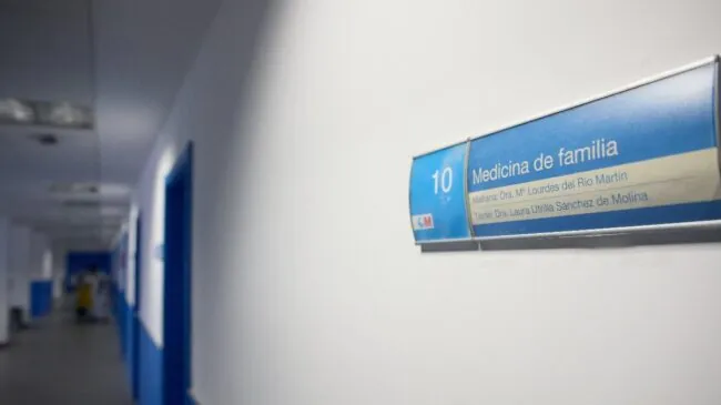 El 41% de los médicos de familia retrasa su jubilación ante la presión del sistema sanitario