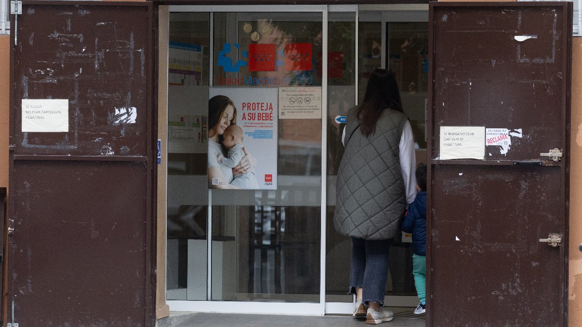 Los médicos de atención primaria llevan 20 años sin crecer pese al aumento de la población