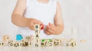 Hablar dos idiomas desde pequeños: un entrenamiento cerebral para toda la vida