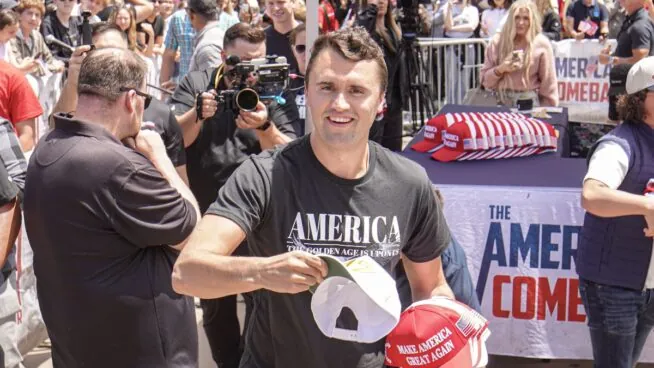 Vox y las juventudes del PP de Madrid rendirán homenaje este jueves a Charlie Kirk