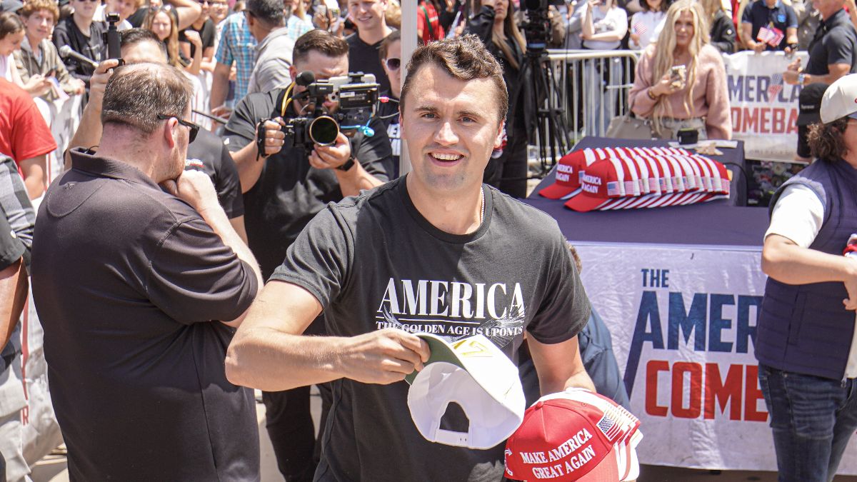 Vox y las juventudes del PP de Madrid rendirán homenaje este jueves a Charlie Kirk