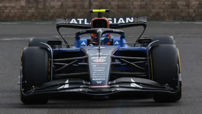 Verstappen deja sin una pole histórica a Sainz en el caos del GP Azerbaiyán
