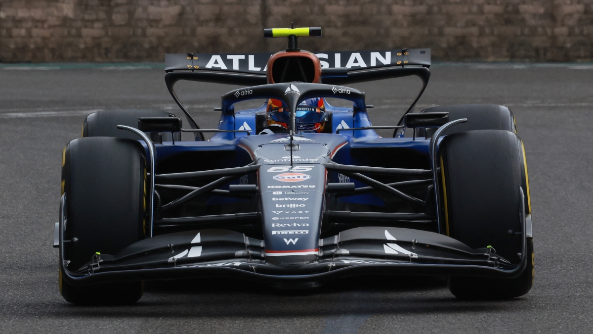 Verstappen deja sin una pole histórica a Sainz en el caos del GP de Azerbaiyán