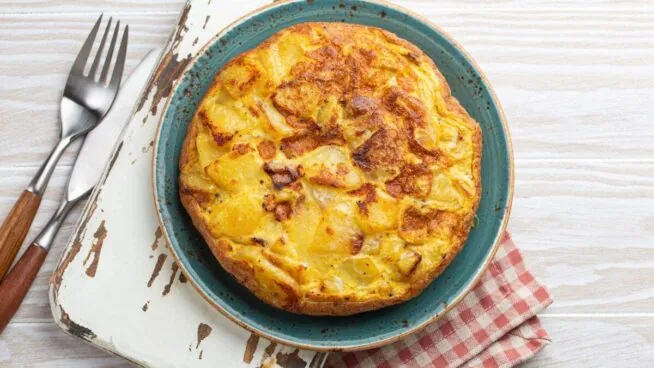 Olvídate de la sartén: así se prepara la tortilla de patatas al microondas