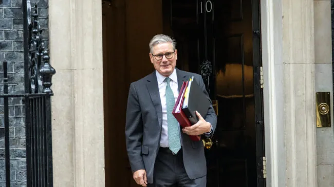 La oposición británica acusa a Starmer de «premiar al terrorismo» al reconocer Palestina