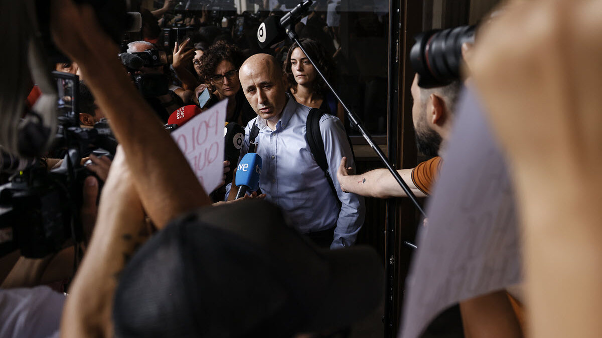 El jefe de la Confederación del Júcar se mete en un lío por sus contradicciones ante la juez