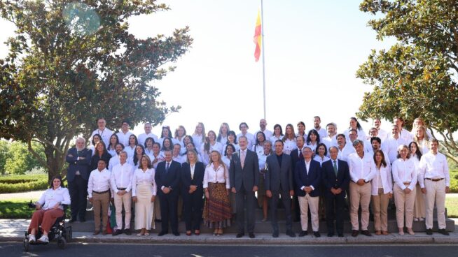 Felipe VI manifiesta su apoyo a la continuidad de la misión de Miguel de la Quadra-Salcedo