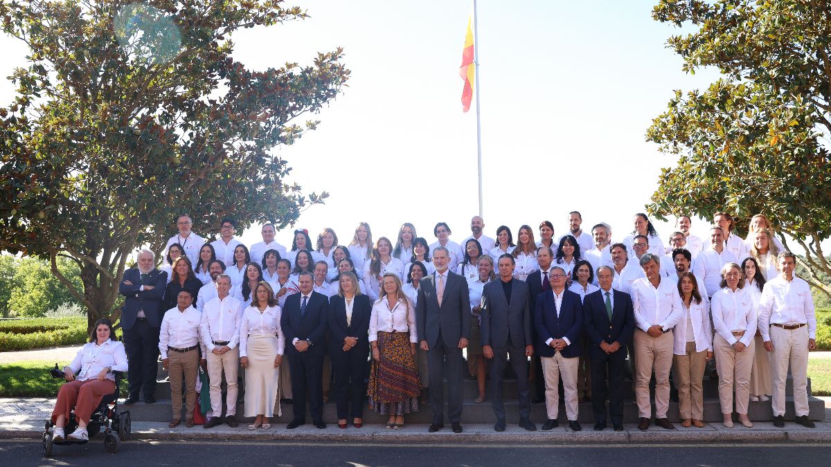 Felipe VI manifiesta su apoyo a la continuidad de la misión de Miguel de la Quadra-Salcedo