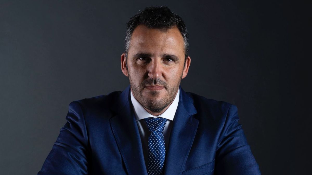 De vender sombrillas en la playa a facturar 23 millones con Aqualy