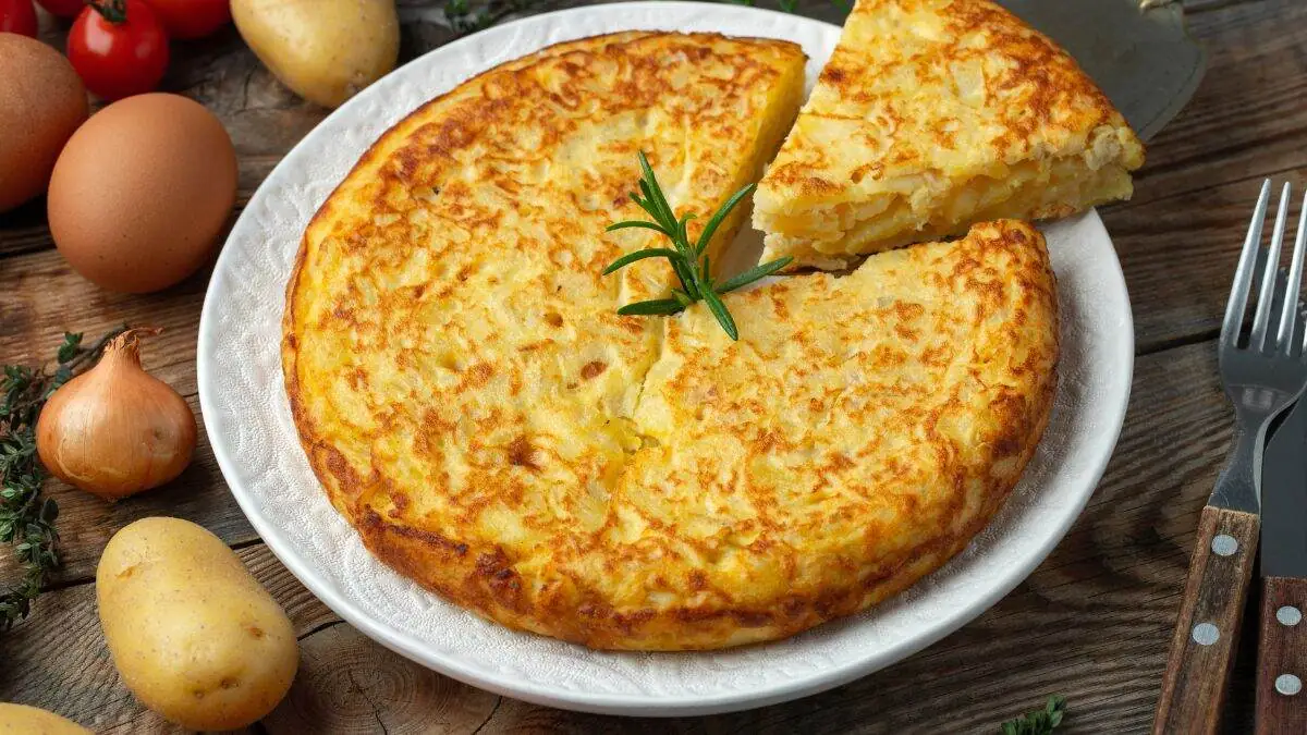 Dani García y Xuso Jones: «Para hacer una buena tortilla con cebolla hay que seguir estos pasos»