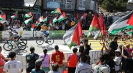 Un detenido en las protestas propalestinas durante la penúltima etapa de La Vuelta