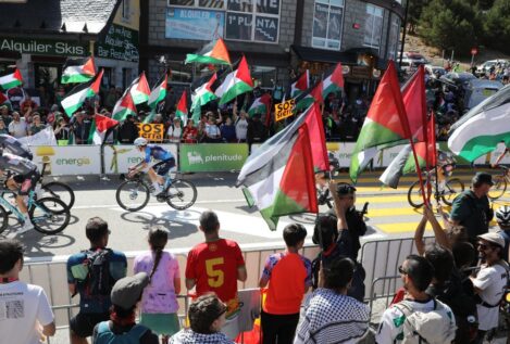 Un detenido en las protestas propalestinas durante la penúltima etapa de La Vuelta