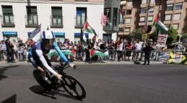 Detenidos dos manifestantes por saltar al recorrido de La Vuelta en Valladolid