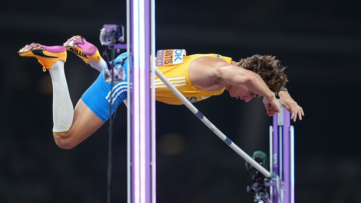 Un récord del mundo para la historia: Armand Duplantis certifica su oro mundialista