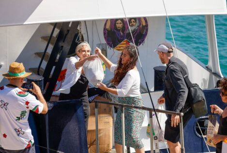 La flotilla de Colau y Thunberg zarpa de Barcelona tras el retraso por mal tiempo