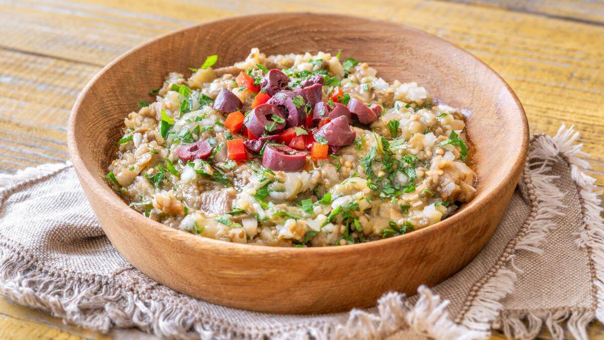 Melitzanosalata: la ensalada de berenjena asada que conquista en la oficina