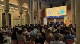 Los jóvenes emprendedores culpan de su éxodo al «laberinto burocrático» de Sánchez