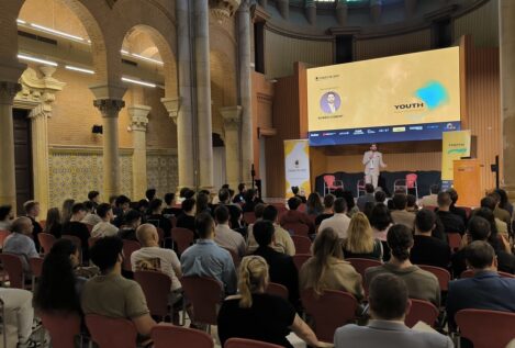 Los jóvenes emprendedores culpan de su éxodo al «laberinto burocrático» de Sánchez