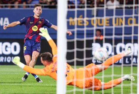 El FC Barcelona arrolla al Valencia (6-0) en el Johan Cruyff