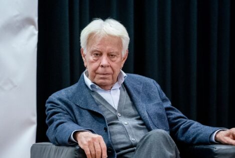 Felipe González felicita a Machado, «defensora del pluralismo democrático» frente a la «tiranía»