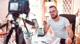 La mitad de los jóvenes se fía de los 'influencers' para tomar decisiones económicas
