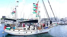 La flotilla de Colau 'pierde' la mitad de sus barcos en solo tres días de navegación