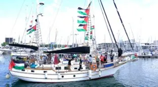 La flotilla de Colau 'pierde' la mitad de sus barcos en solo tres días de navegación