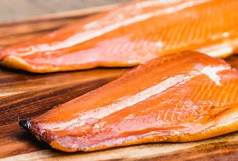Salmón ahumado en caliente