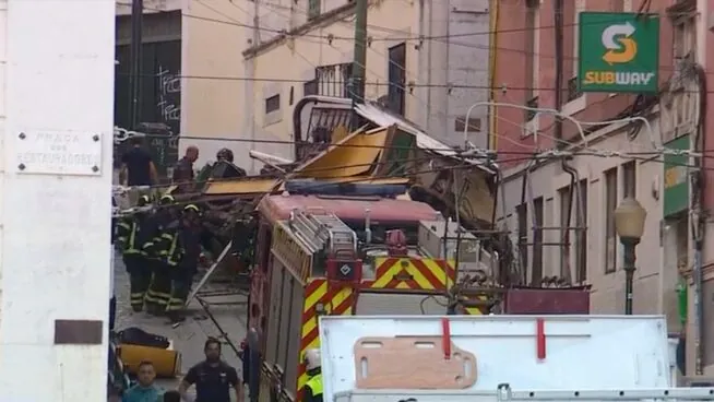 Tres muertos y una veintena de heridos en el descarrilamiento de un funicular en Lisboa