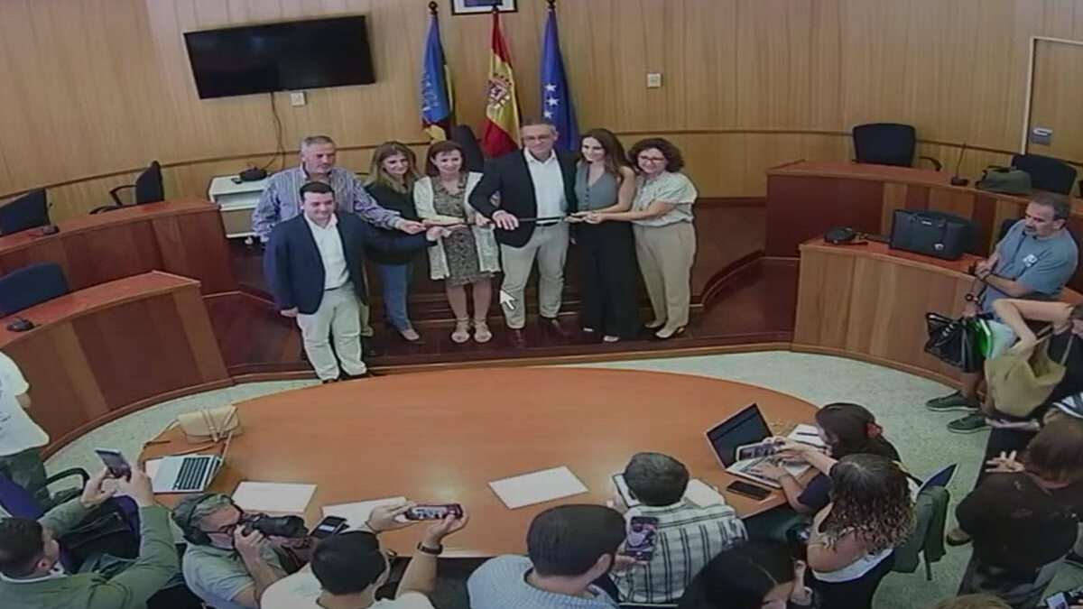 Un municipio valenciano vive una moción de censura inédita con PP y Vox enfrentados