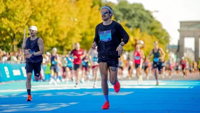 Harry Styles y su lado 'maratoniano': tarda menos de 3 horas en correr la maratón de Berlín