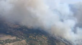 Confinado el pueblo de Castromil, entre Zamora y Orense, por un incendio que aviva el viento