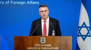 Israel ve «antisemita» al «corrupto» Gobierno de Sánchez  y prohíbe la entrada a Díaz y Rego 