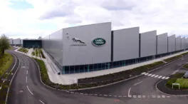 El ciberataque y bloqueo de tres fábricas va a costar miles de millones a Jaguar Land Rover