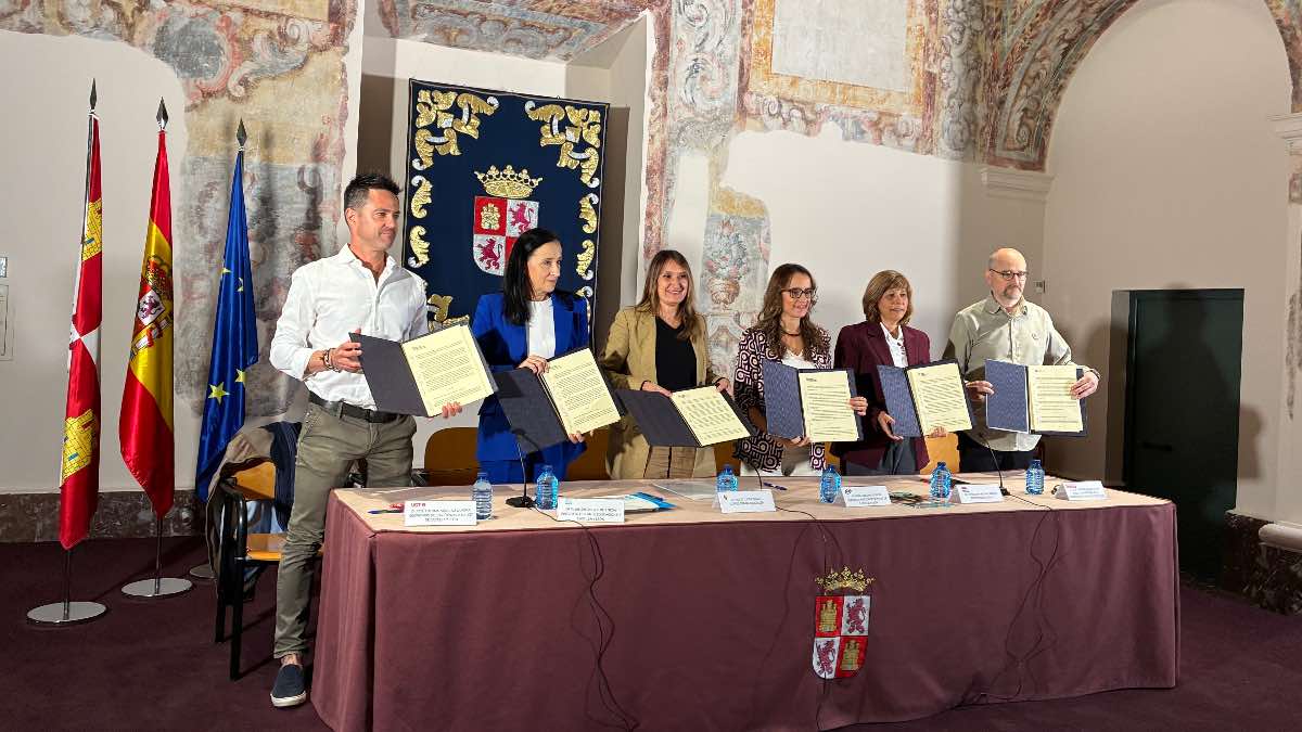 La Junta y los sindicatos acuerdan mejorar las condiciones laborales del personal docente