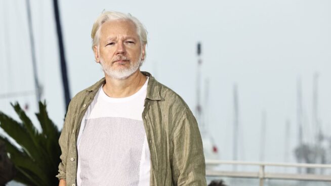 La Audiencia pide juzgar a un directivo español por espiar a Assange en la Embajada de Ecuador