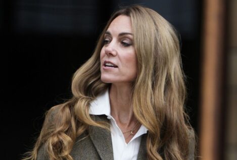 El pelo rubio de Kate Middleton esconde un truco para terminar el verano: las redes opinan