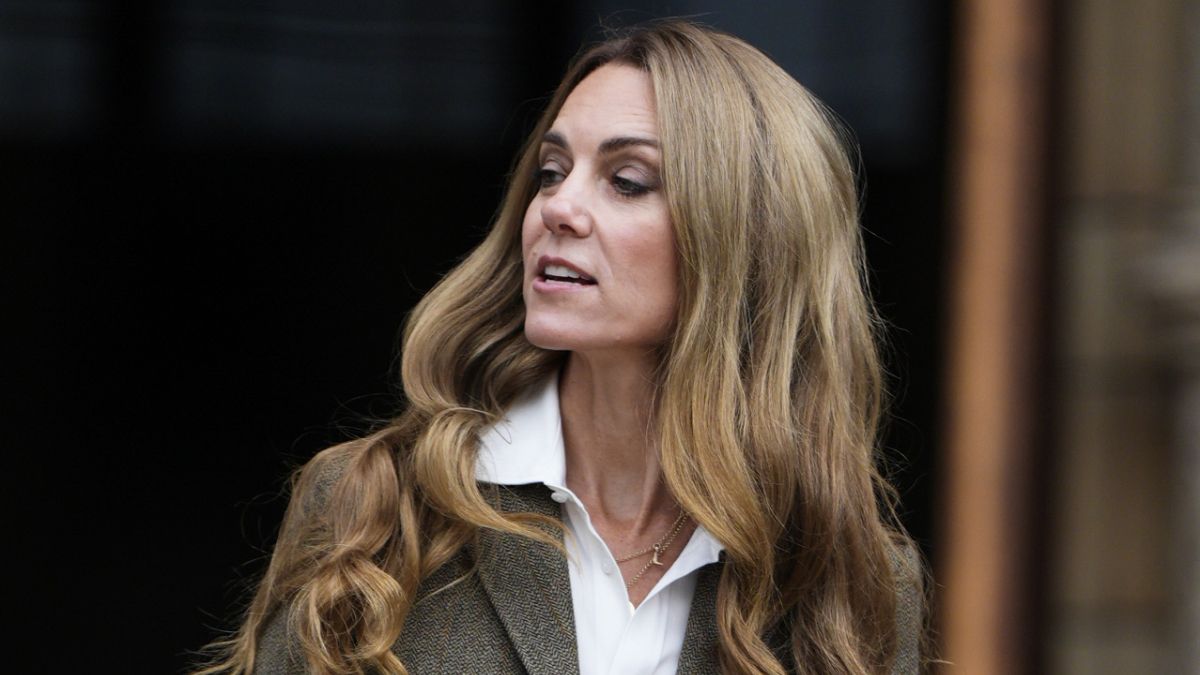 El pelo rubio de Kate Middleton esconde un truco para terminar el verano: las redes opinan
