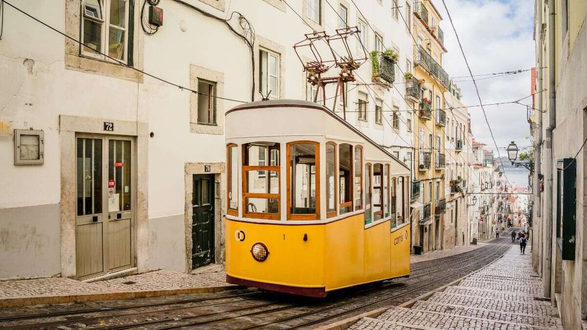 Funicular de Gloria en Lisboa: historia y otros elevadores emblemáticos de la capital