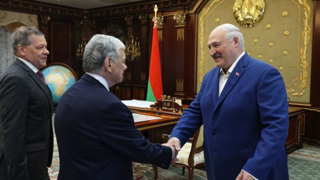 Lukashenko libera a más de 50 presos tras reunirse con un enviado de Trump