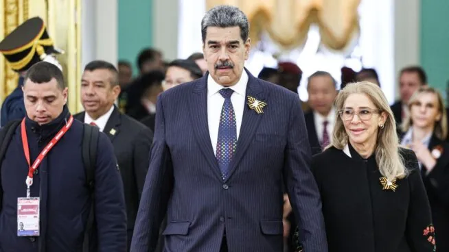 Maduro denuncia que ocho barcos y un submarino de EEUU amenazan a Venezuela