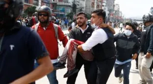 20 muertos y 300 heridos en protestas por la prohibición de redes sociales en Nepal