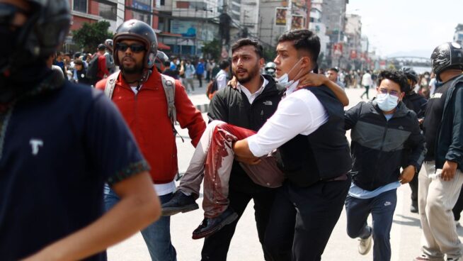 20 muertos y 300 heridos en protestas por la prohibición de redes sociales en Nepal