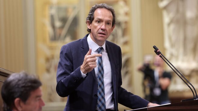 El PSOE mantiene en su dirección a un asesor de Ribera salpicado por la trama del fuel