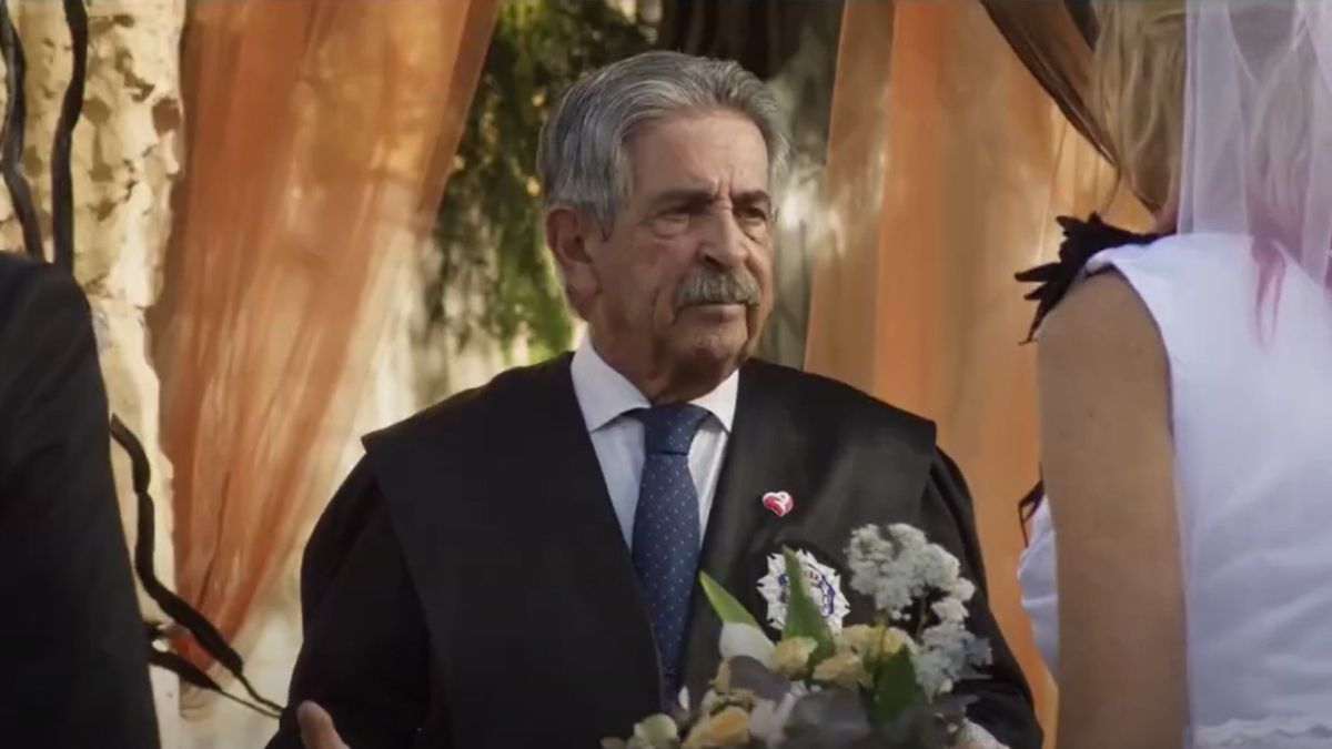 Revilla estaba rodando su primera película cuando se enteró de la demanda del Emérito