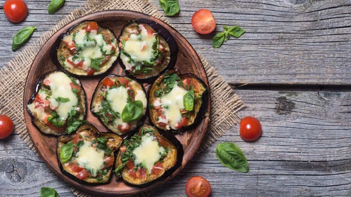 Mini pizzas de berenjena: la receta sana y nutritiva que recomienda un nutricionista