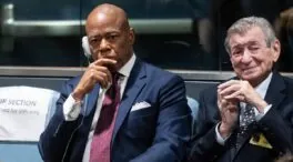 El alcalde de Nueva York, Eric Adams, renuncia a la reelección a un mes de las elecciones