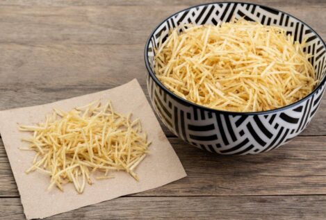 Olvídate de comprarlas: el truco casero para hacer patatas paja fácilmente