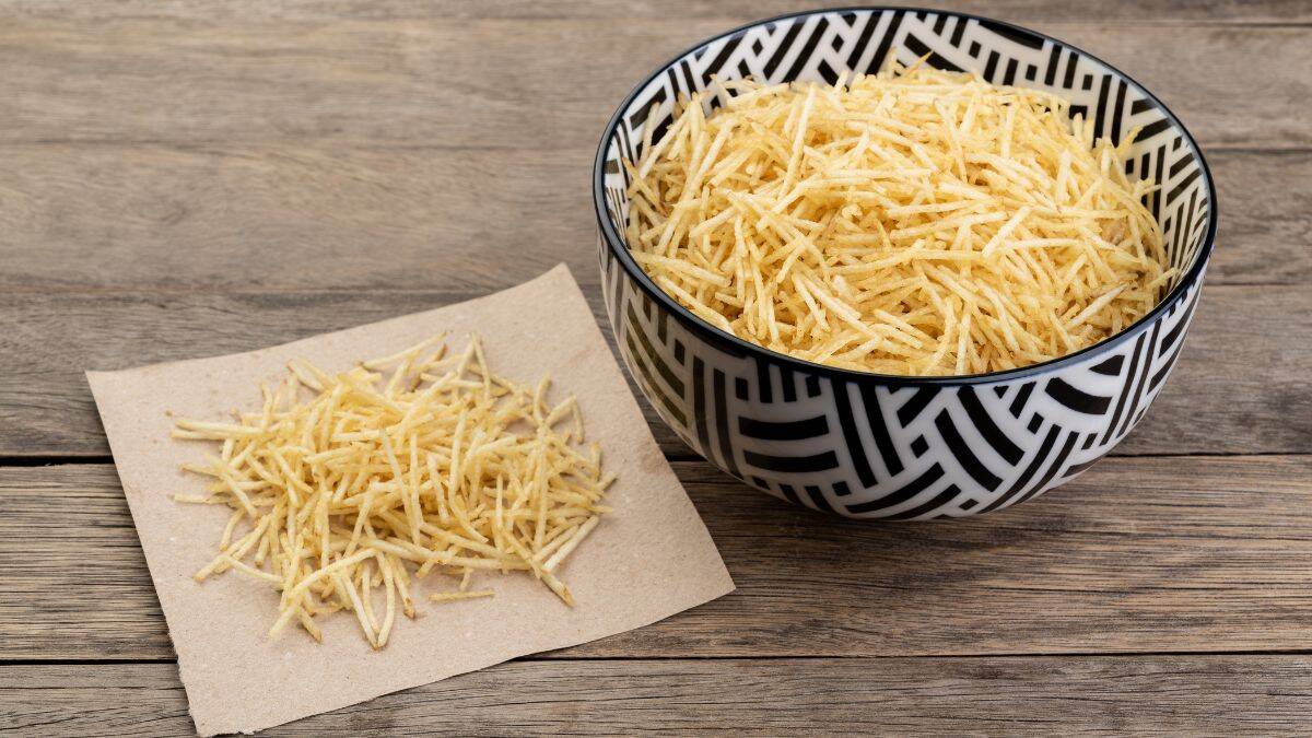 Olvídate de comprarlas: el truco casero para hacer patatas paja fácilmente