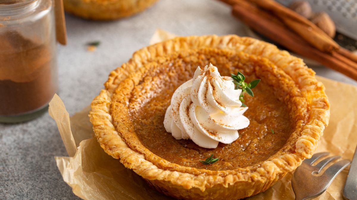 El pastel de boniato y canela ideal para los que no saben cocinar: fácil, rápido y buenísimo